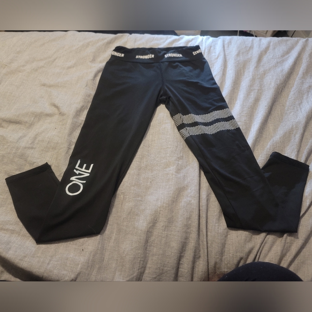 STRONGER LEGGINGS